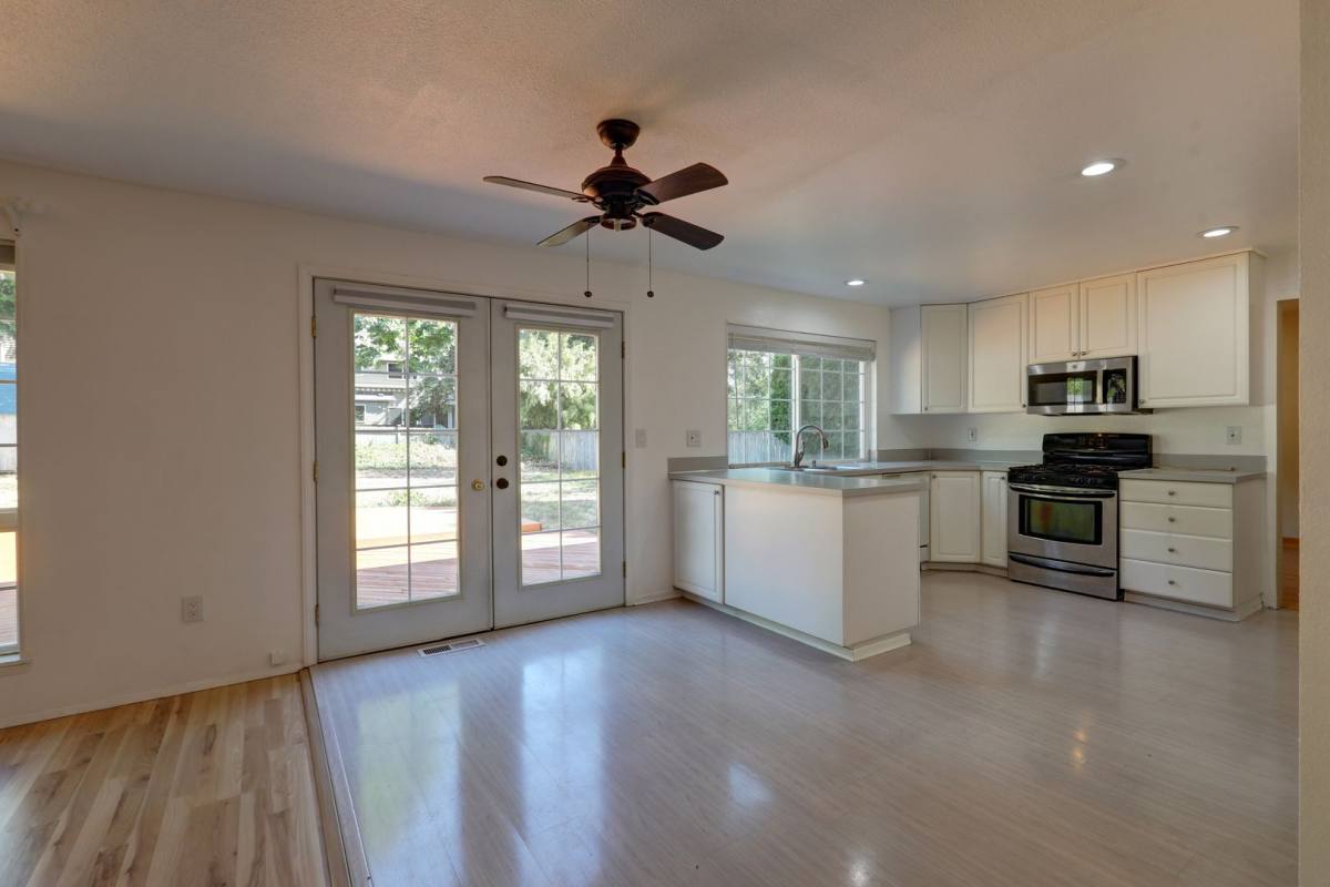 House for rent at 10028 NE 139th St, Kirkland, WA 98034