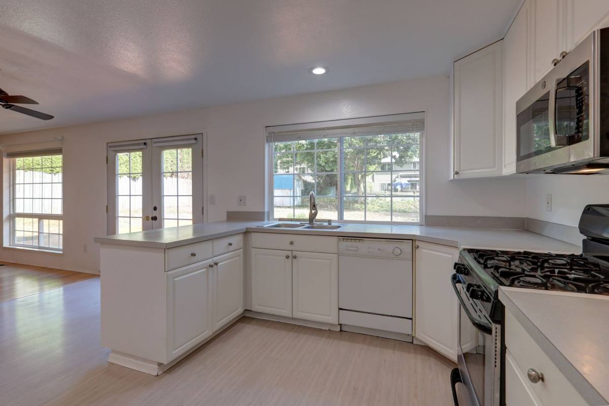 House for rent at 10028 NE 139th St, Kirkland, WA 98034