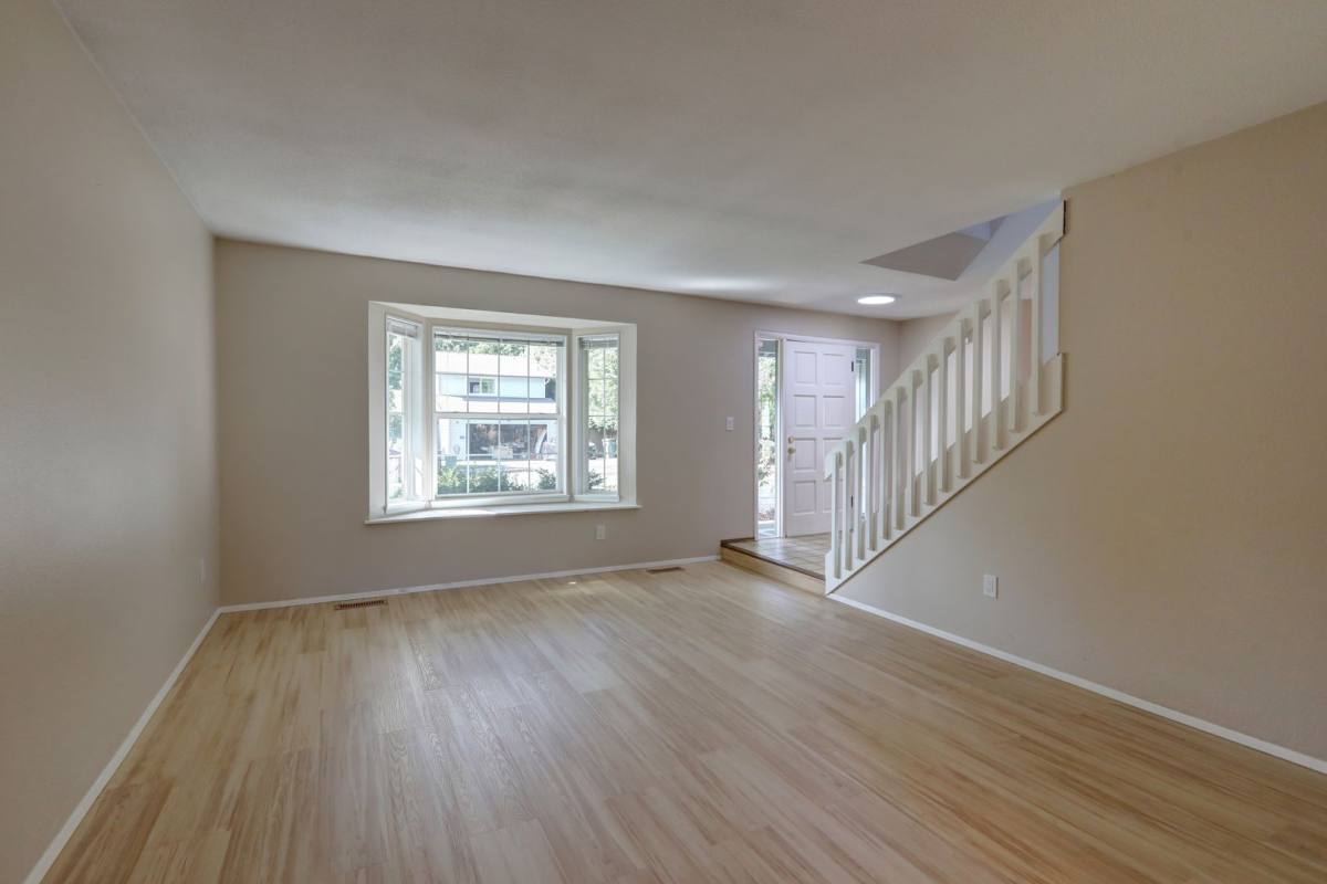 House for rent at 10028 NE 139th St, Kirkland, WA 98034