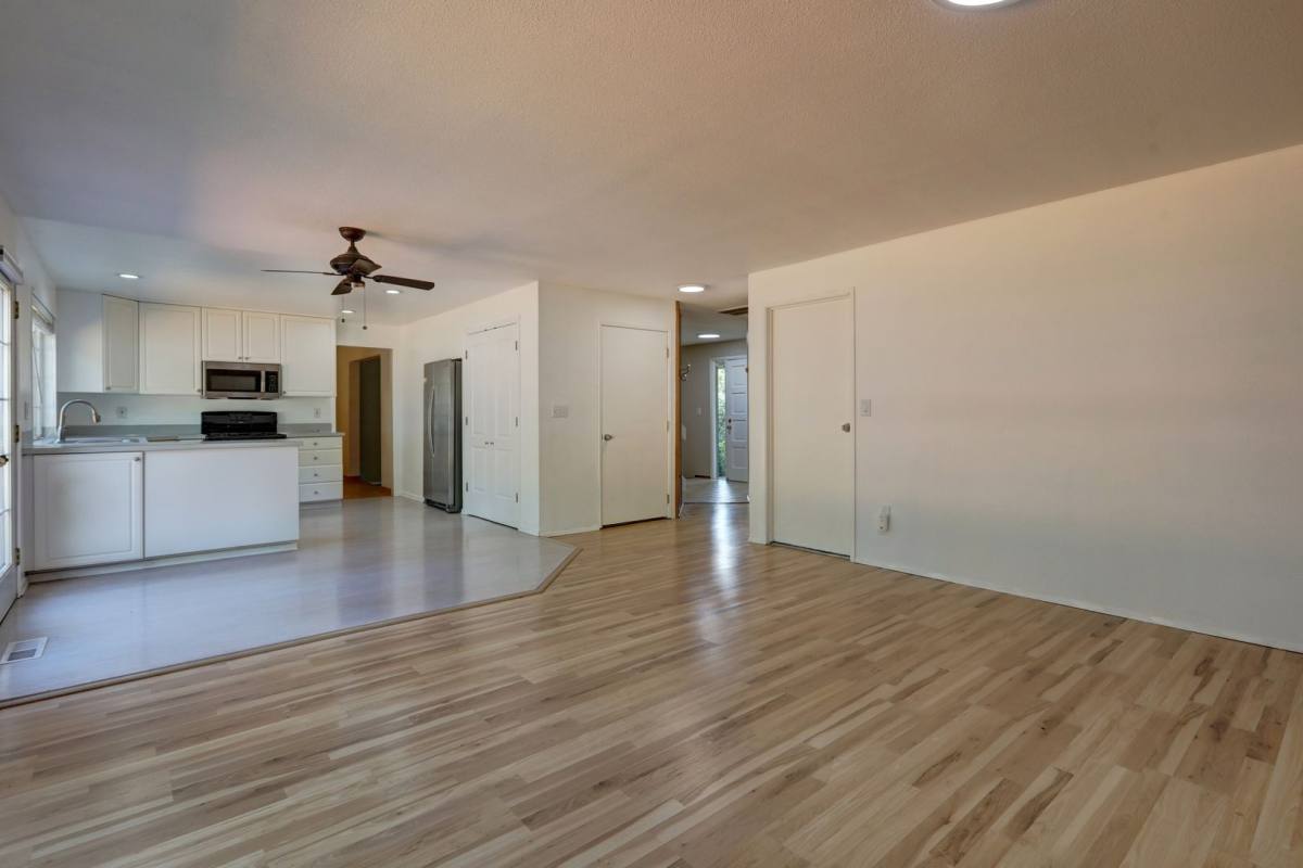 House for rent at 10028 NE 139th St, Kirkland, WA 98034