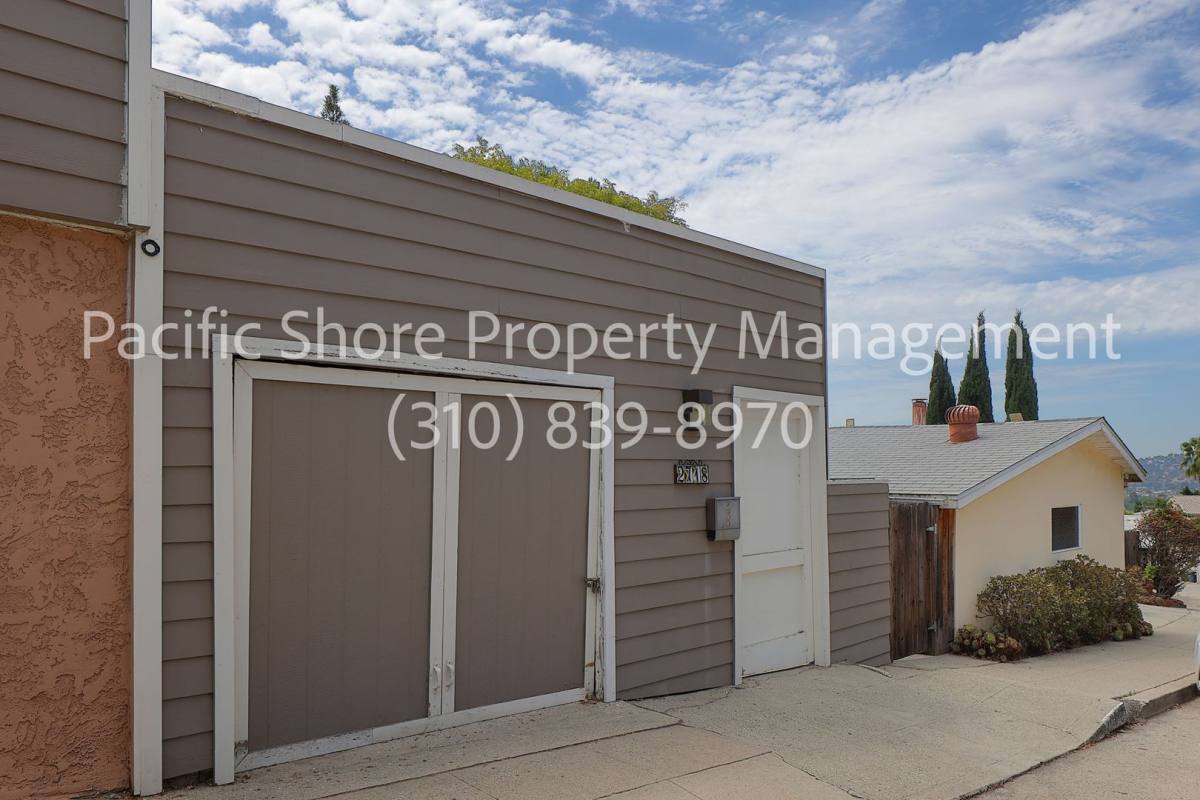 Apartment for rent at 2716 Medlow Ave, Los Angeles, CA 90065