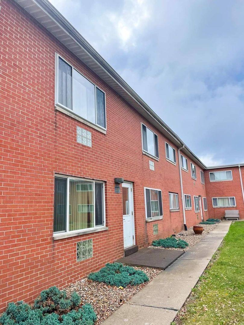 Apartment for rent at 2900 State St, Quincy, IL 62301