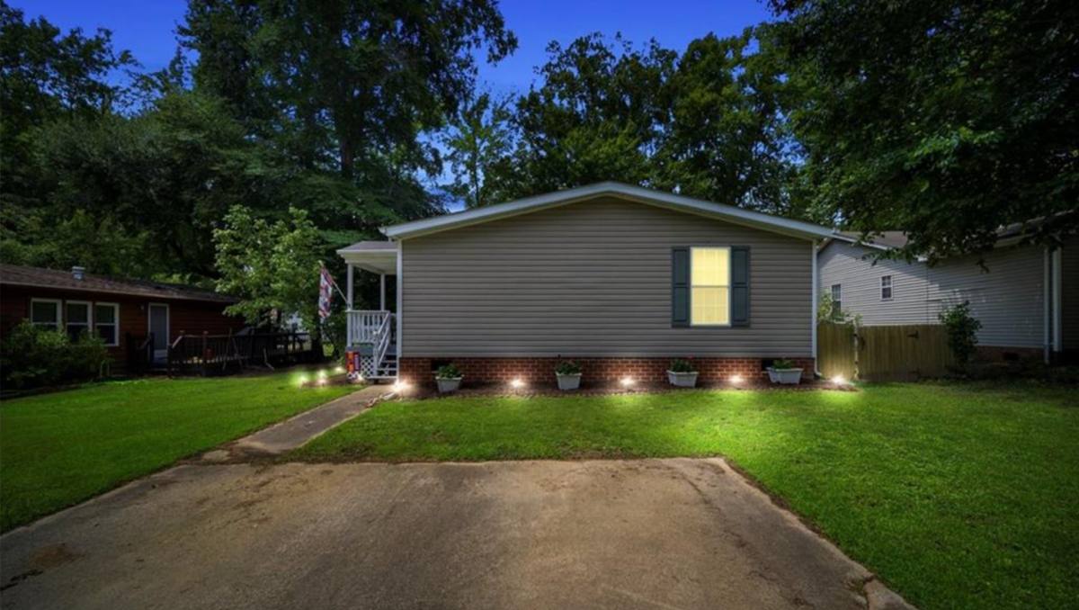 Apartment for rent at 261 Burnett Way, Suffolk, VA 23434