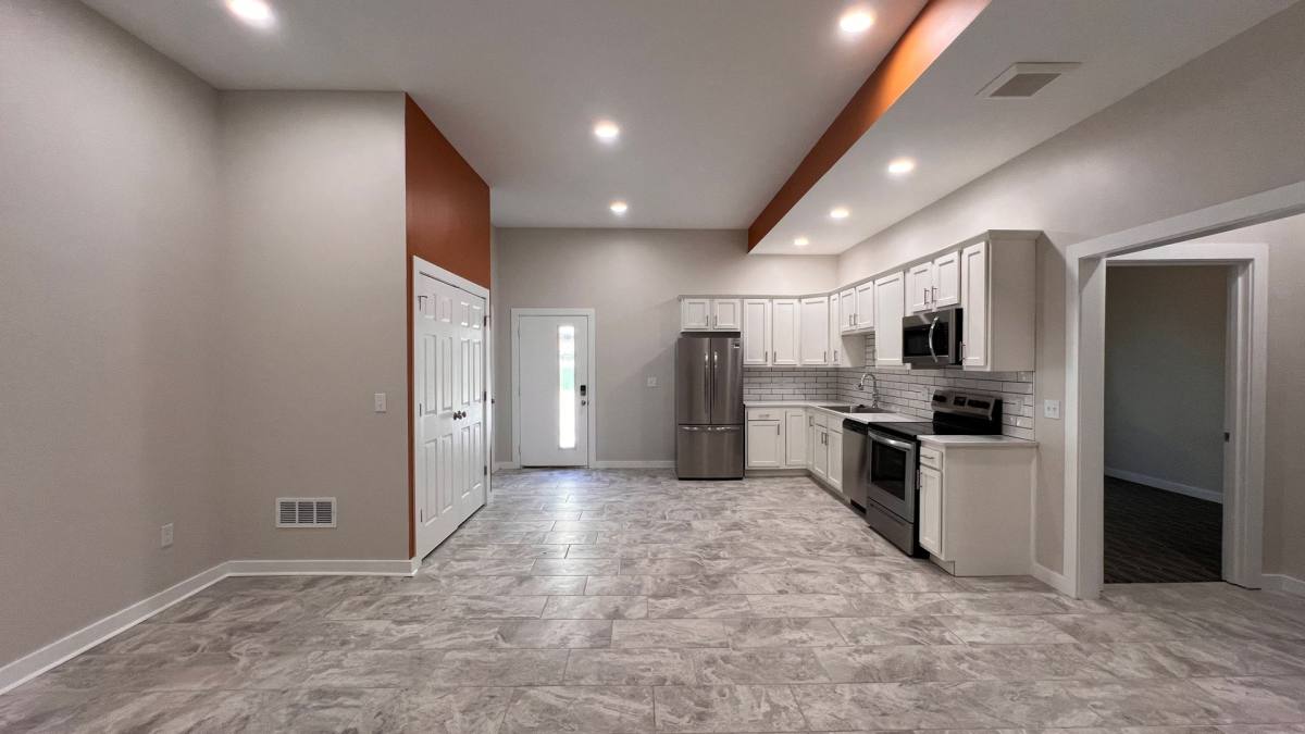 Apartment for rent at 24 NW 6th St, Evansville, IN 47708
