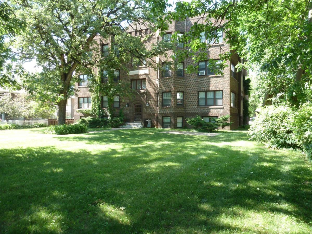 Apartment for rent at Greenwood, 4215 Grand Ave, Des Moines, IA 50312