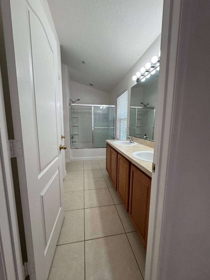 House for rent at 842 Ashworth Overlook Dr, Apopka, FL 32712