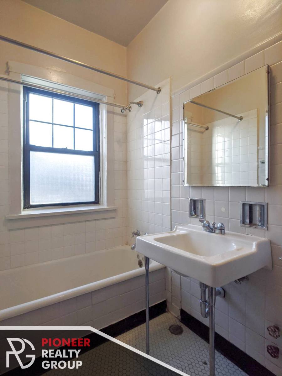 Apartment for rent at 1025 Dempster St #W3, Evanston, IL 60201