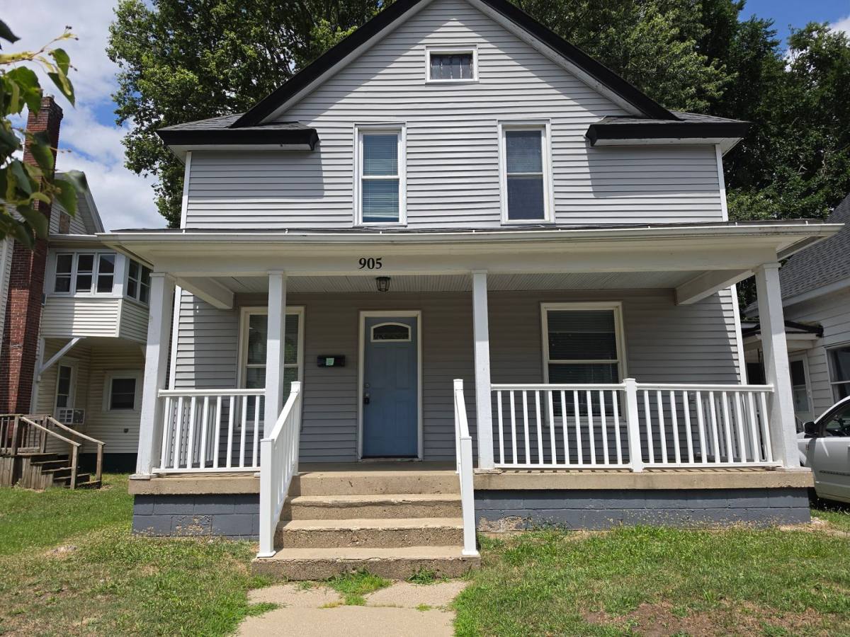 House for rent at 905 E Washington St, South Bend, IN 46617