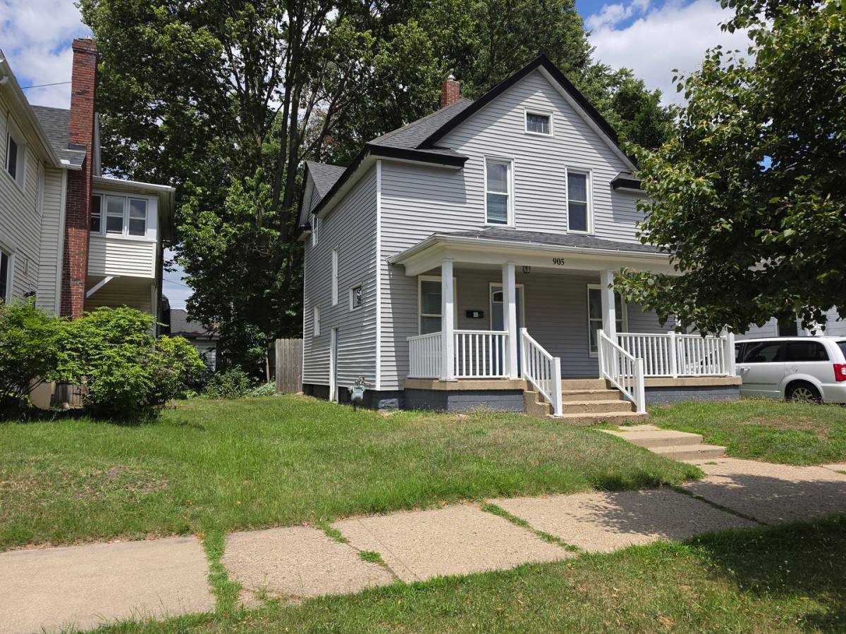 House for rent at 905 E Washington St, South Bend, IN 46617