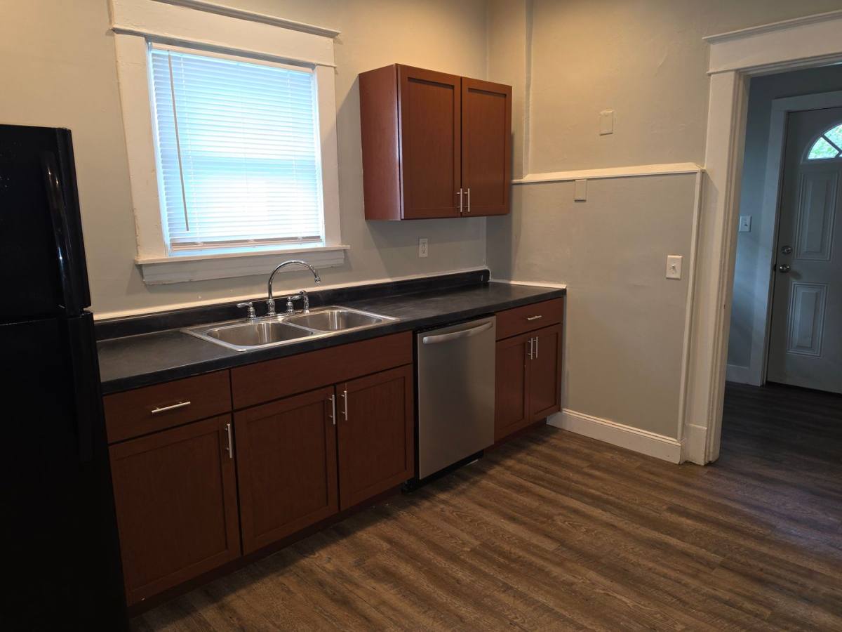 House for rent at 905 E Washington St, South Bend, IN 46617