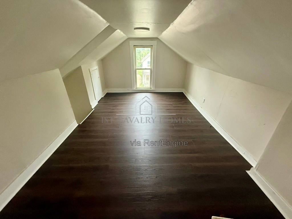Apartment for rent at 1052 Yale St #3, Akron, OH 44301