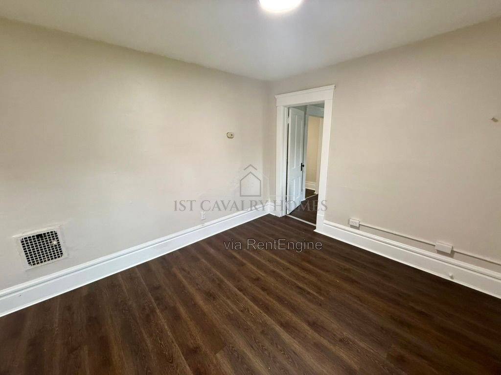 Apartment for rent at 1052 Yale St #3, Akron, OH 44301
