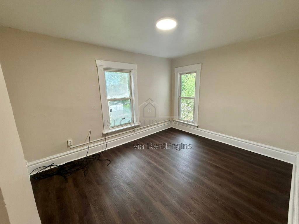 Apartment for rent at 1052 Yale St #3, Akron, OH 44301