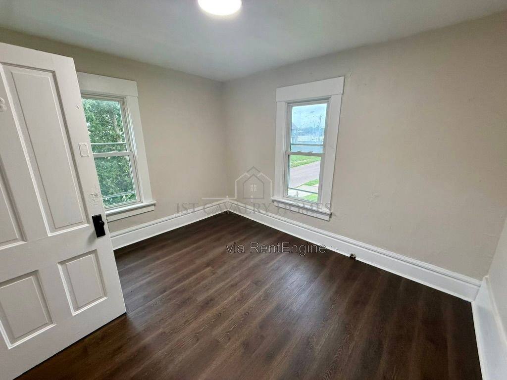 Apartment for rent at 1052 Yale St #3, Akron, OH 44301