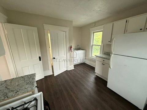 Apartment for rent at 1052 Yale St #3, Akron, OH 44301