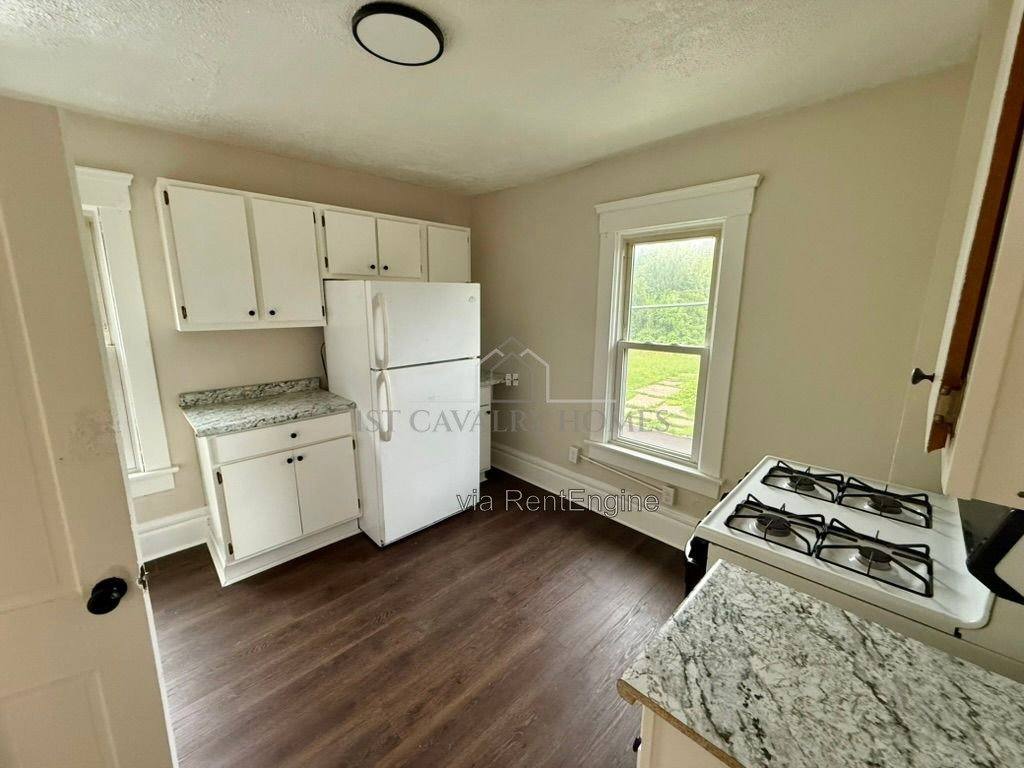 Apartment for rent at 1052 Yale St #3, Akron, OH 44301