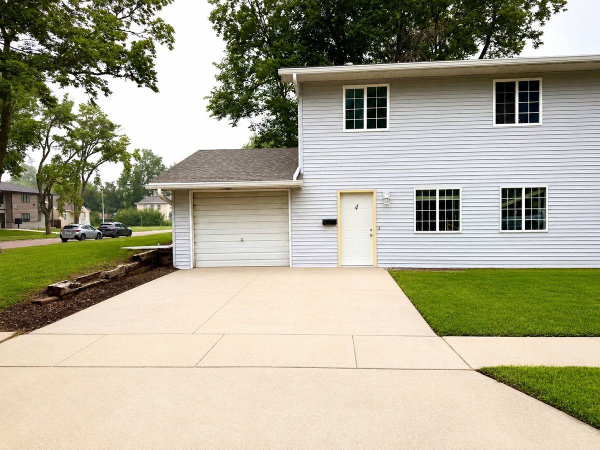Townhouse for rent at 4 W Clark St, Vermillion, SD 57069