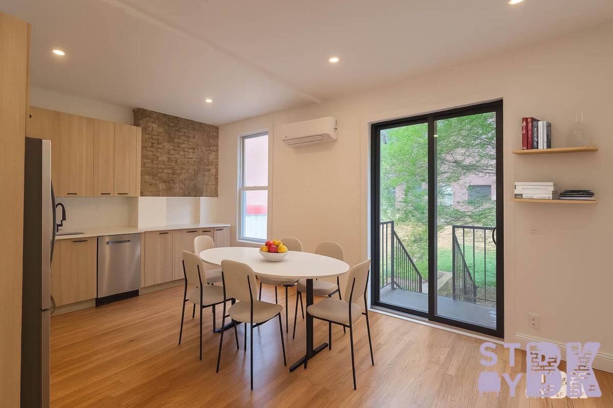 Townhouse for rent at 275 Nassau Ave #1, Brooklyn, NY 11222