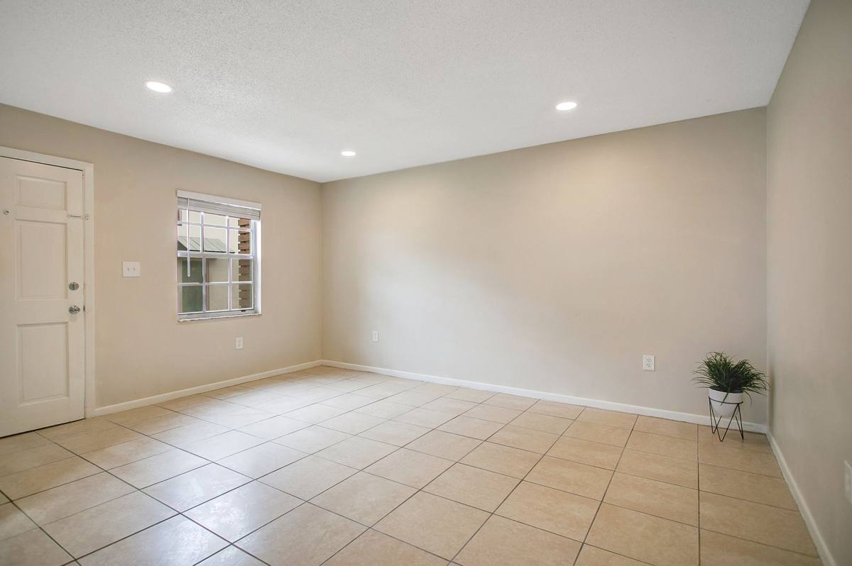 Apartment for rent at 1223 Pamela St, Leesburg, FL 34748