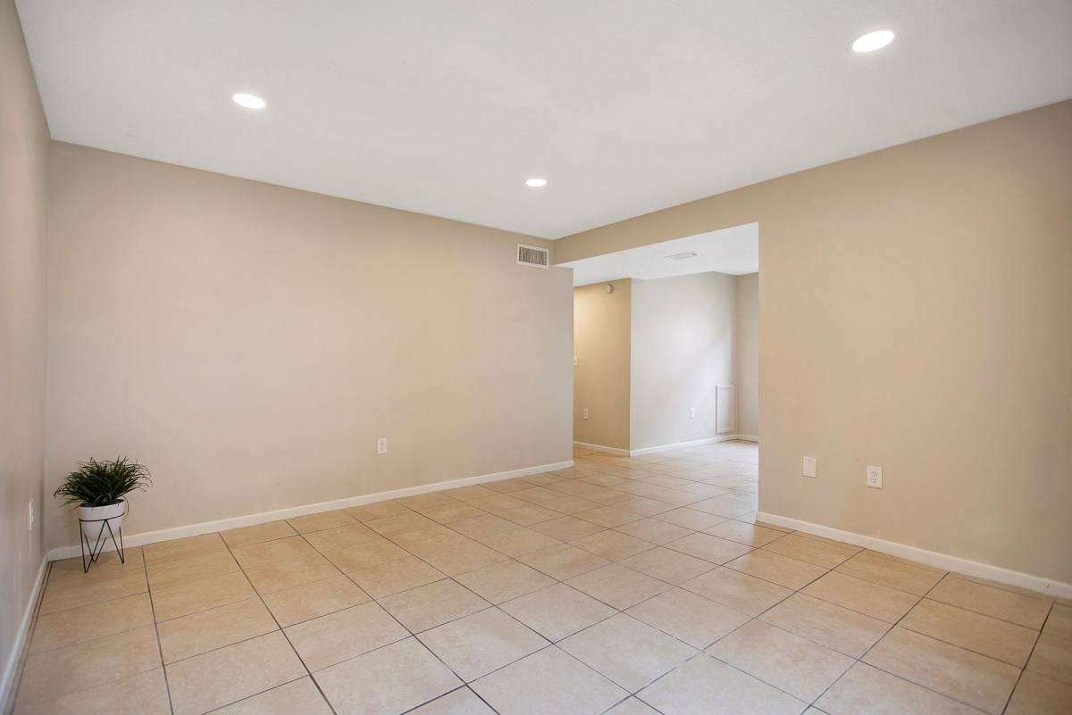 Apartment for rent at 1223 Pamela St, Leesburg, FL 34748