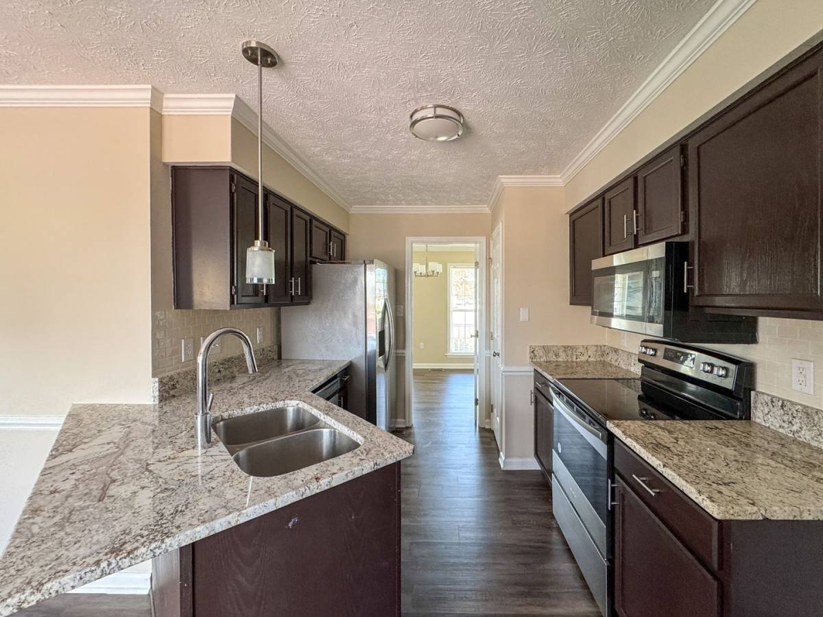 House for rent at 800 Connaly Dr, Hope Mills, NC 28348