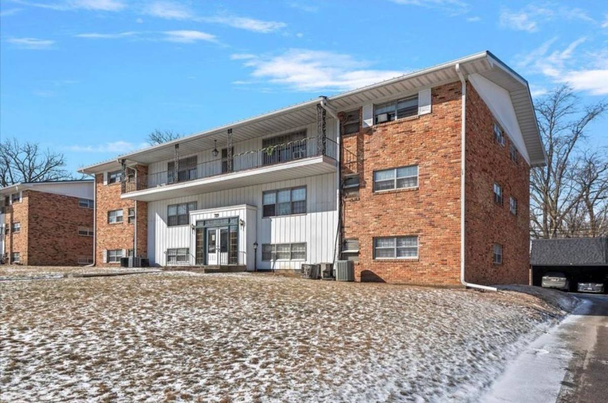 Apartment for rent at 105 S Elder Lane, Decatur, IL 62522