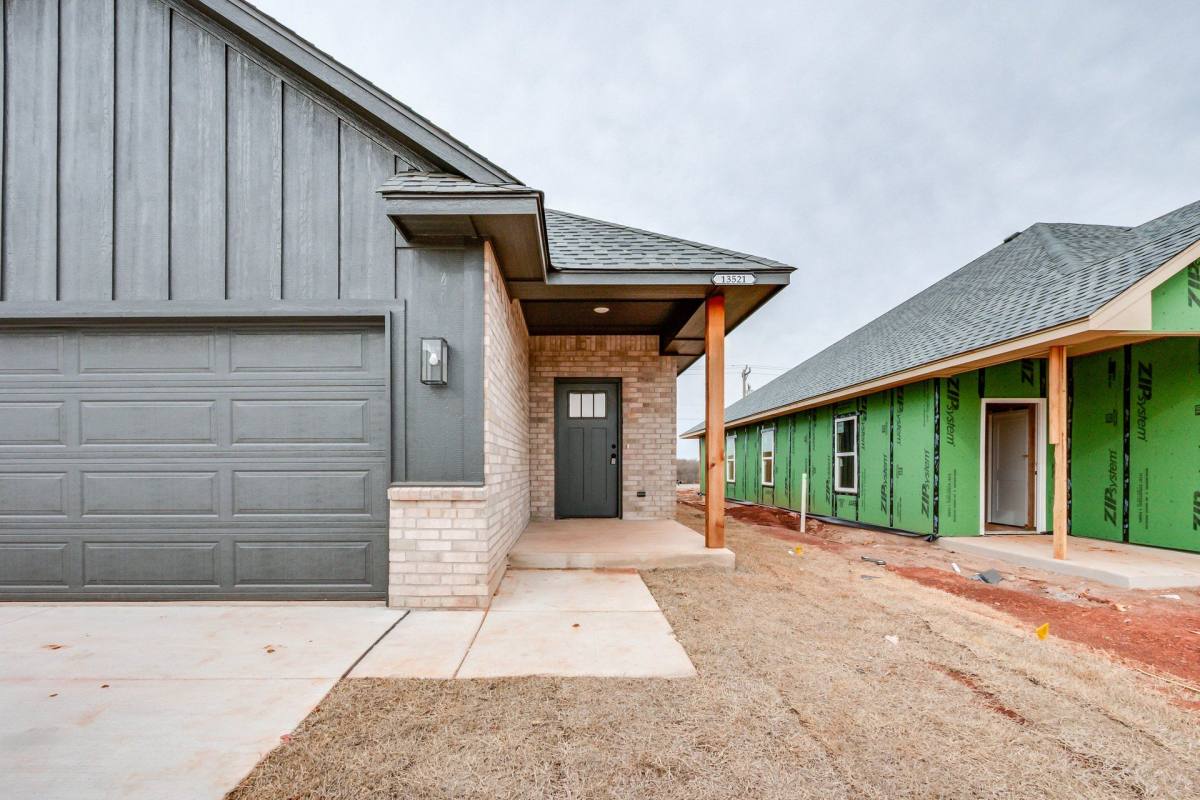Apartment for rent at 13517 & 13521 Calli Court, Piedmont, OK 73078