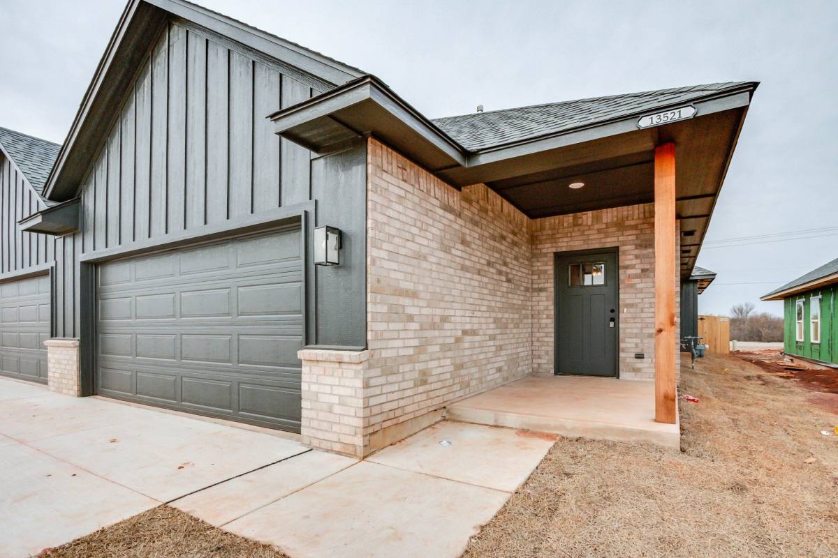 Apartment for rent at 13517 & 13521 Calli Court, Piedmont, OK 73078