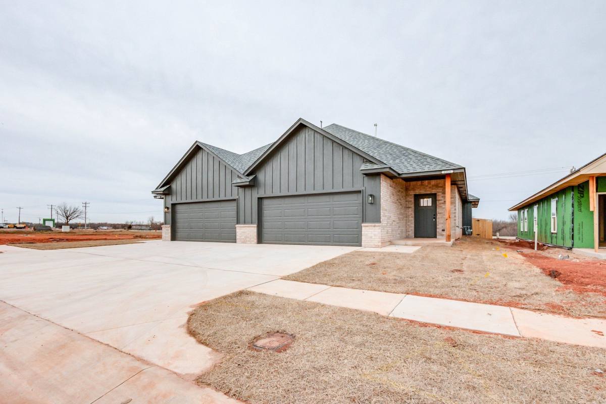 Apartment for rent at 13517 & 13521 Calli Court, Piedmont, OK 73078