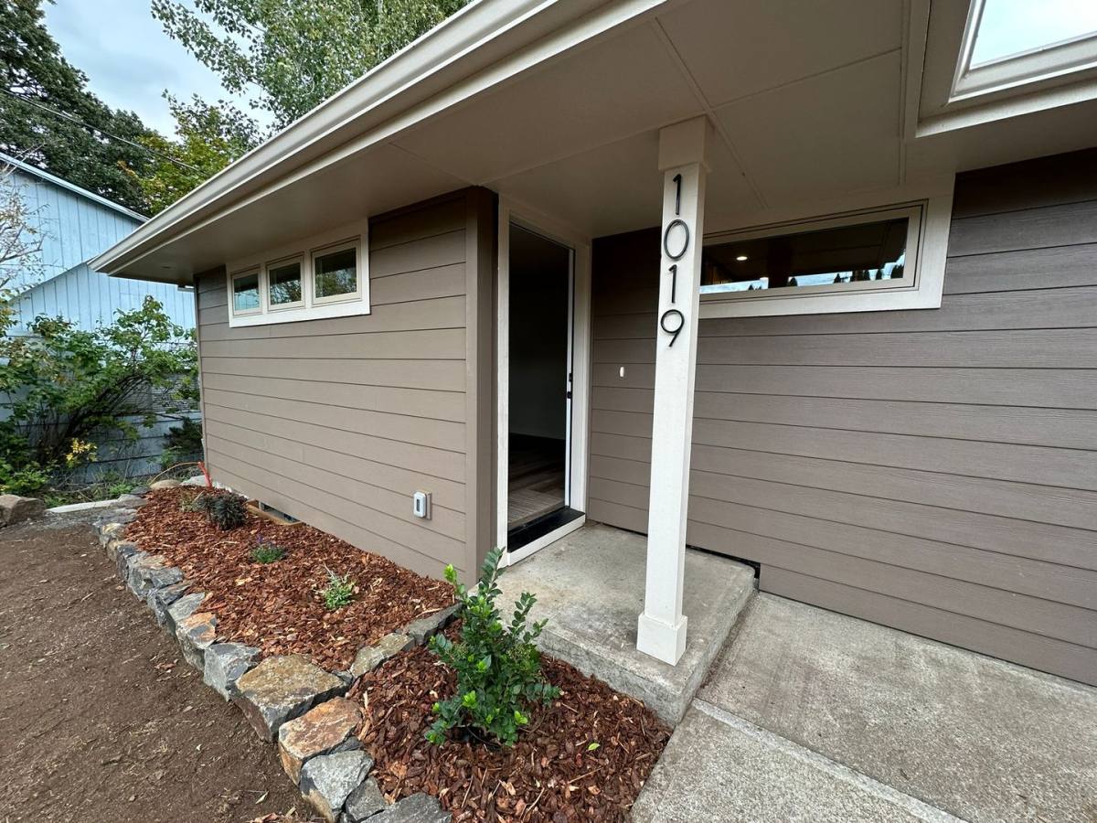 House for rent at 1019 Wilson St, Hood River, OR 97031