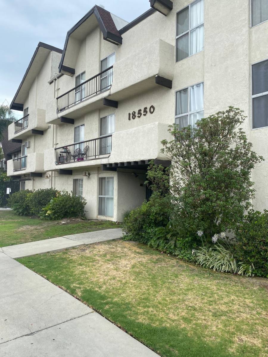 Apartment for rent at 18550 Prairie St, Northridge, CA 91324
