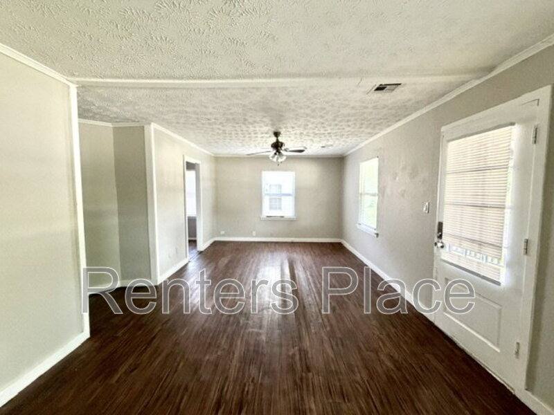 Apartment for rent at 200 E 6th St, Claremore, OK 74017