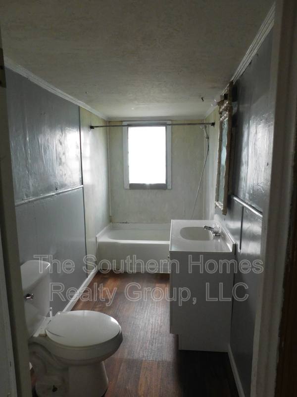 House for rent at 1213 Broad St, Sweetwater, TN 37874