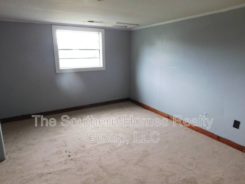 House for rent at 1213 Broad St, Sweetwater, TN 37874