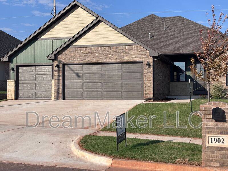 House for rent at 1902 Hollow Crest Court, Norman, OK 73071
