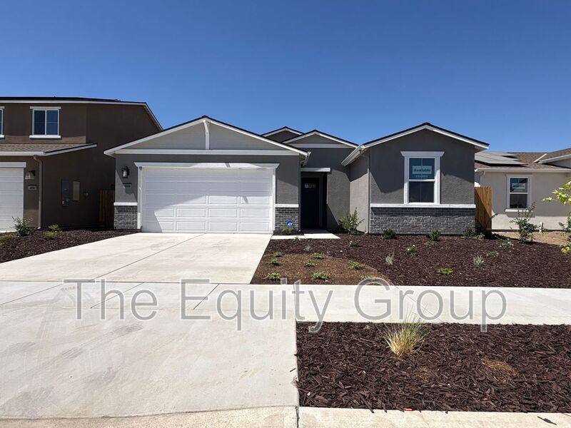 House for rent at 4008 W Babcock, Visalia, CA 93291