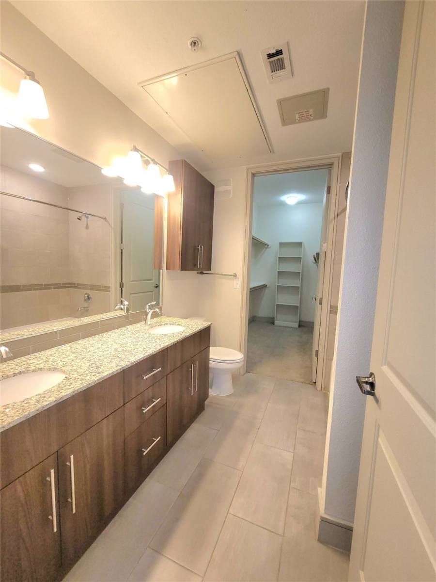 Apartment for rent at 1800 St Joseph Parkway, Houston, TX 77003