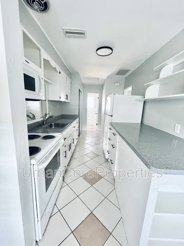 Apartment for rent at 1601 4th St N #4A, Saint Petersburg, FL 33704