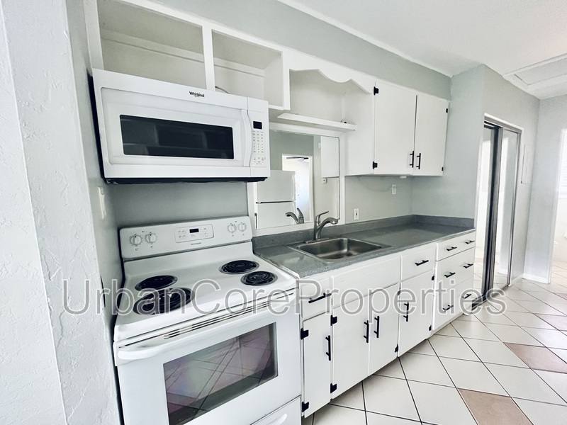 Apartment for rent at 1601 4th St N #4A, Saint Petersburg, FL 33704