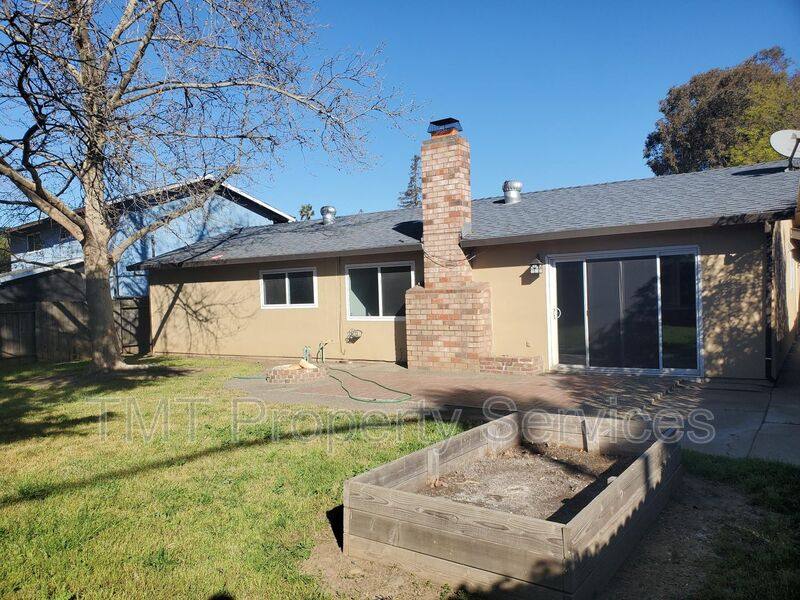 House for rent at 9002 Salmon Falls Dr, Sacramento, CA 95826