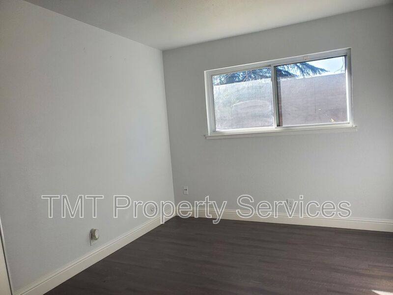House for rent at 9002 Salmon Falls Dr, Sacramento, CA 95826