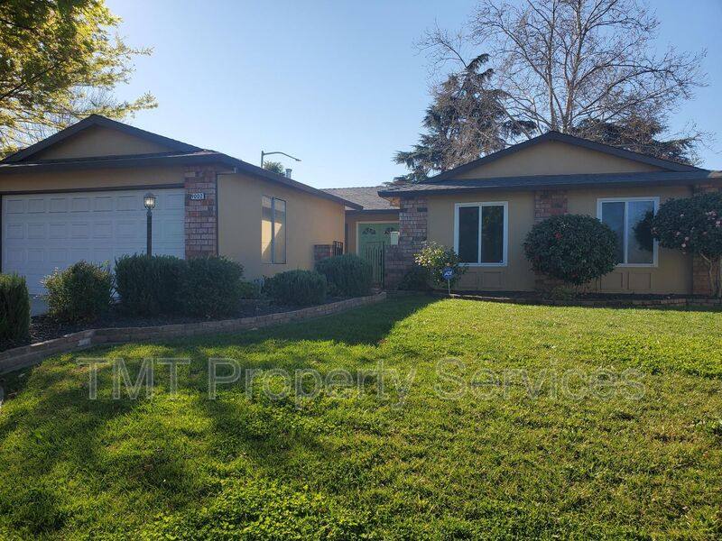 House for rent at 9002 Salmon Falls Dr, Sacramento, CA 95826