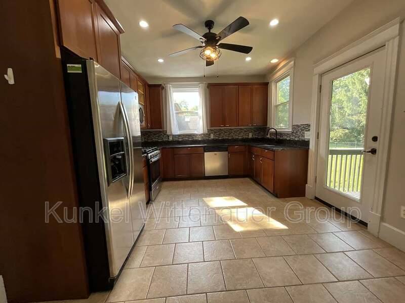 House for rent at 7 Signal Hill Blvd, Belleville, IL 62223