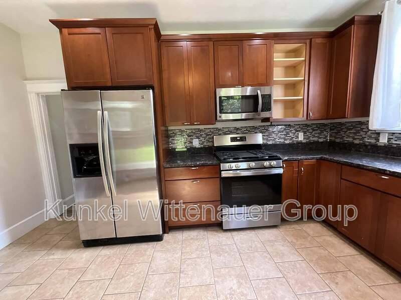 House for rent at 7 Signal Hill Blvd, Belleville, IL 62223