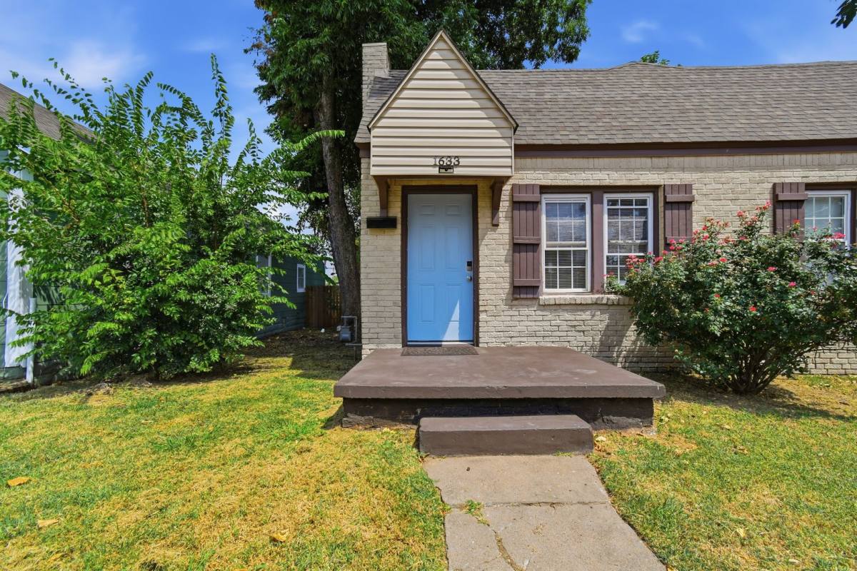 Apartment for rent at 1633 E 8th St, Tulsa, OK 74120