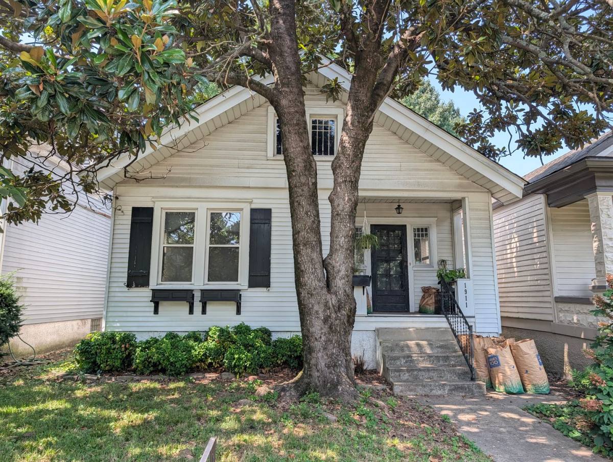 House for rent at 1911 Richmond Dr, Louisville, KY 40205