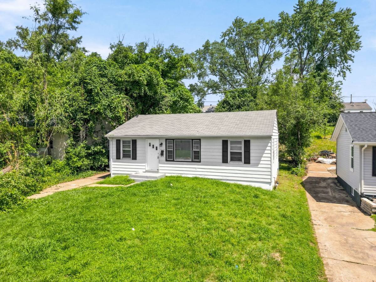 House for rent at 8515 Jenny Dr, Saint Louis, MO 63121