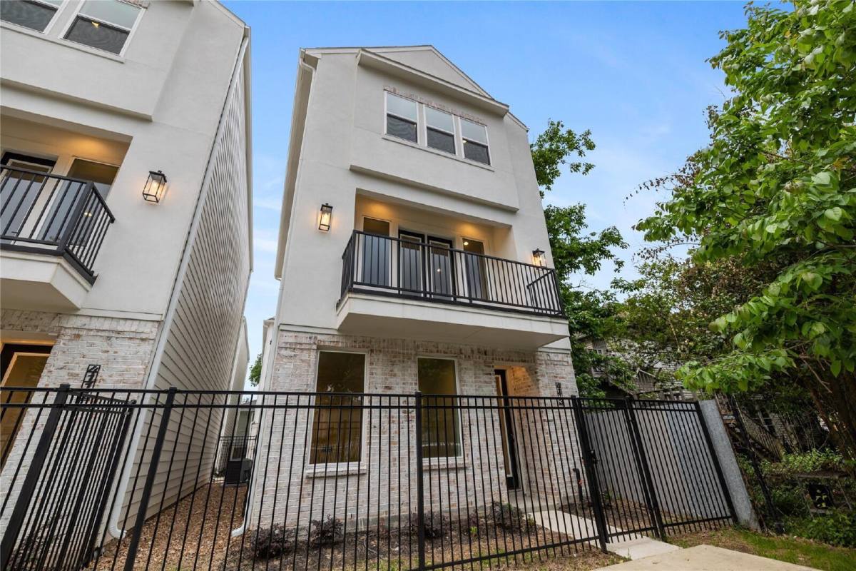 House for rent at 4113 Austin St, Houston, TX 77004