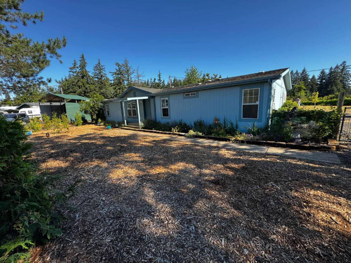 House for rent at 17075 S Redland Rd, Oregon City, OR 97045