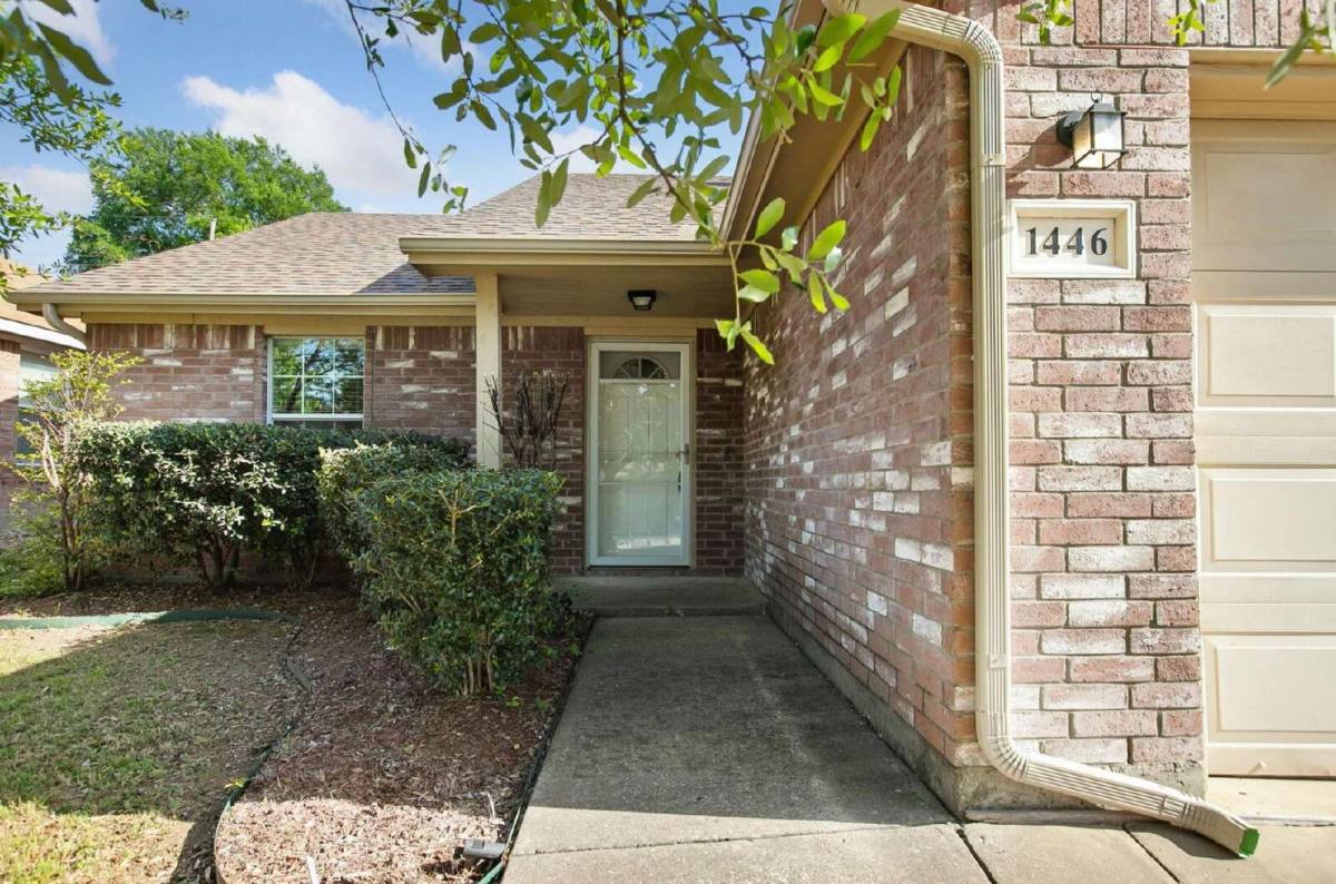 House for rent at 1446 Sax Leigh Dr, Dallas, TX 75241